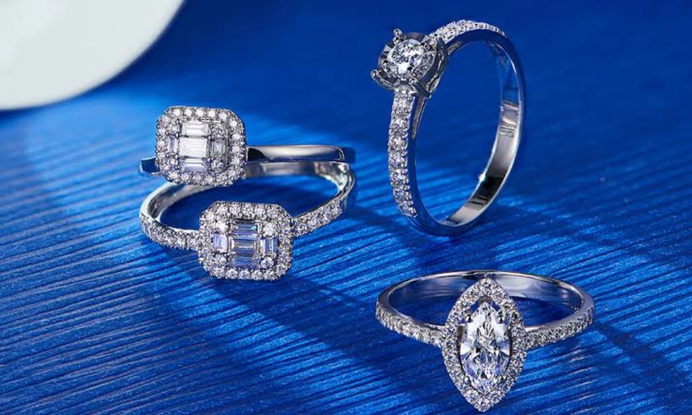 Anniversary Glow-Up Guide 2026: Trendy Diamond Rings To Make Her Heart Skip a Beat